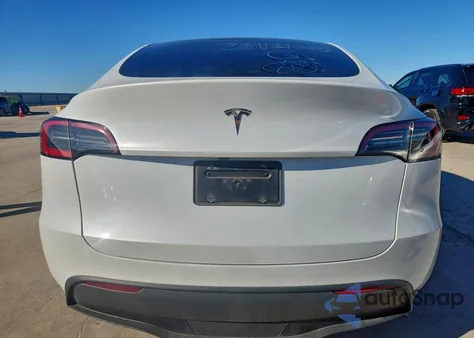 2024 Tesla Model Y из США, поврежденный, VIN 7SAYGDED7RA331707